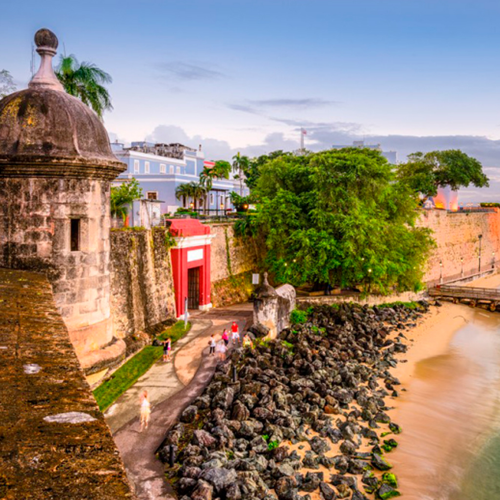 Professional accounting team providing tax and accounting services in Puerto Rico and USA